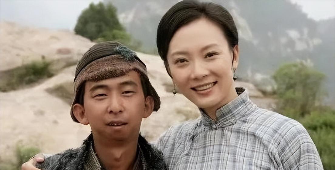 “简直是一朵鲜花插在了牛粪上！”2022年，身家10亿的男星巨兴茂和大美女孟久淇