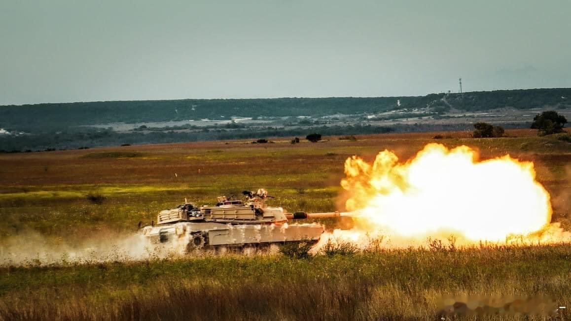 在德州胡德堡进行实弹射击训练的M1A2SEP3，摄于2021年10月#坦克装甲车