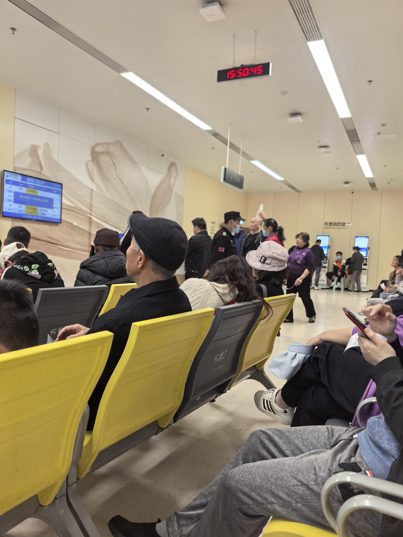 2026年5.1长假第一天，各地出行旅游游玩人数不减，一到长假出行已经成为现代人