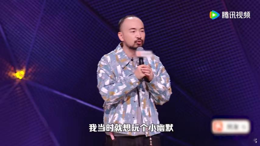 脱口秀演员在舞台上手动倒放曹国秀直接把脱口秀玩出新花样😂上演“切片脱口秀”，同
