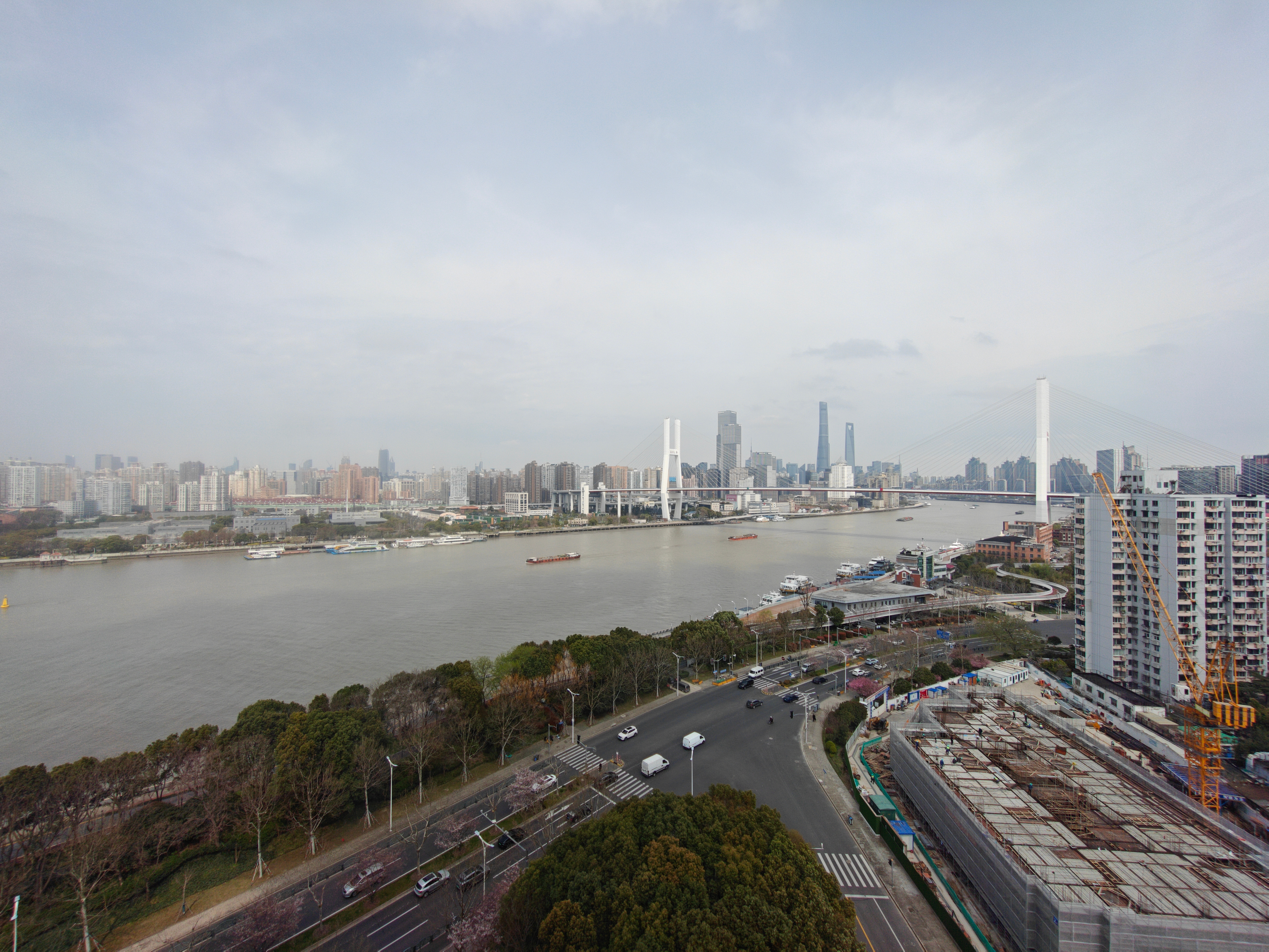 潜望式长焦正在越来越好用，标配潜望式甚至双潜望会成为常态吗？超哥觉得：潜望式光学