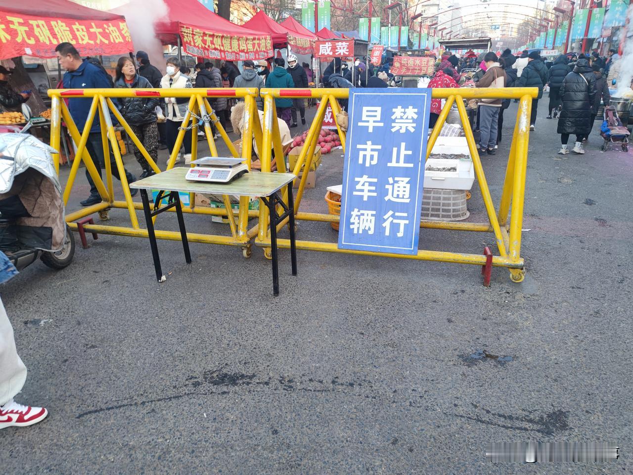 早市经济很神奇，锦州市的早市也是名声在外，石桥子早市在媒体热度很高，甚至很多人来