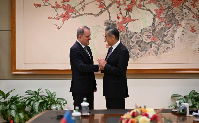中国和阿塞拜疆谈妥了！5月26日，中国外交部长王毅在纽约主持联合国安理会高级别会