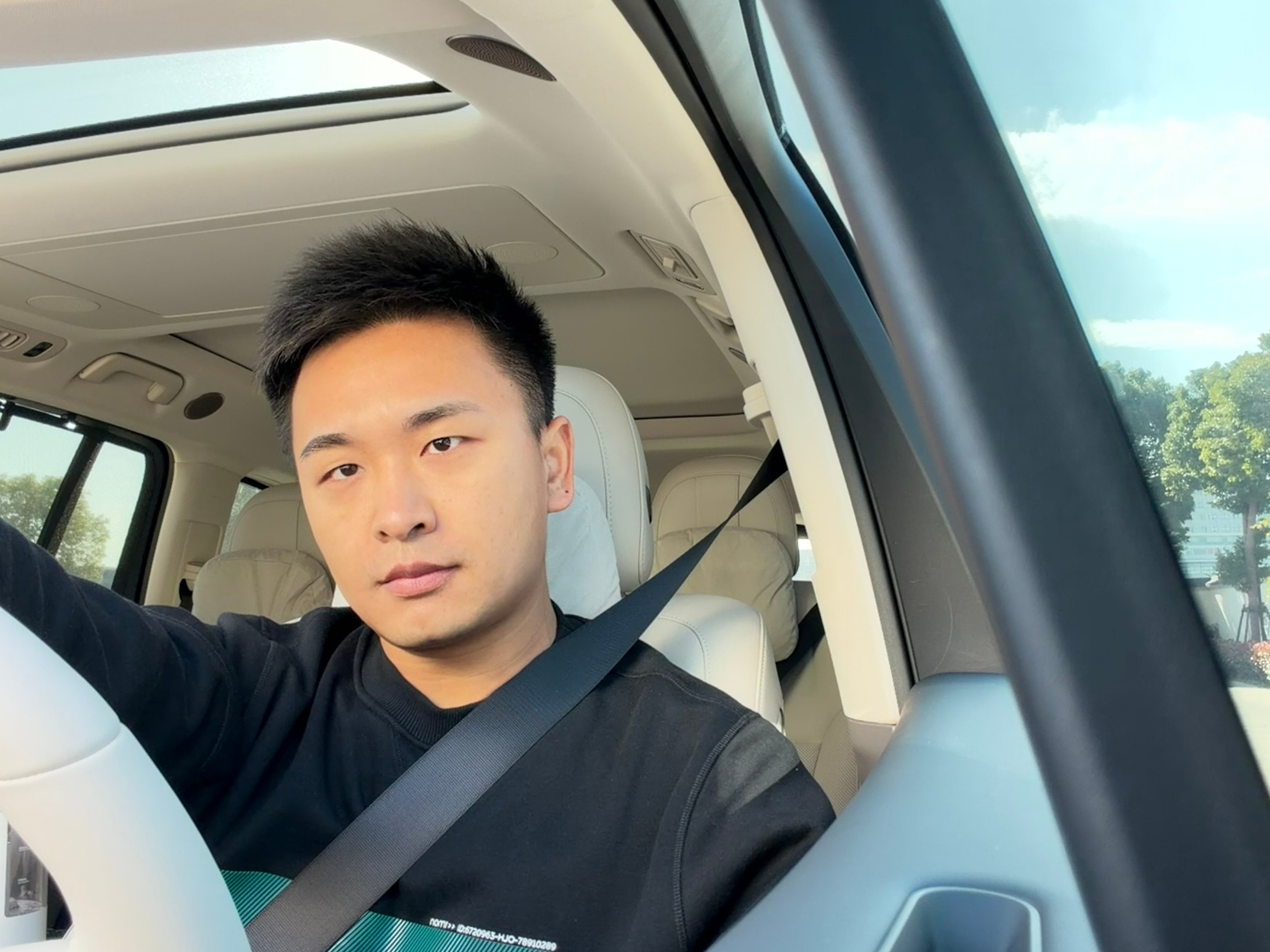 最近这两个月，停掉一切不太必要的差旅，规律生活，坚持天天爬坡半小时，每周游泳一小