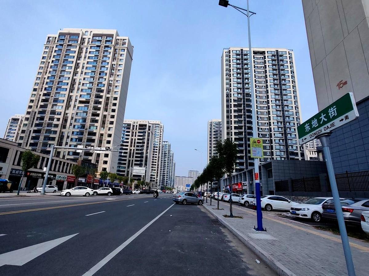 德州城南高楼起，有人欢喜有人愁

1483亿消费额、7.4%年增速，数字背后是老