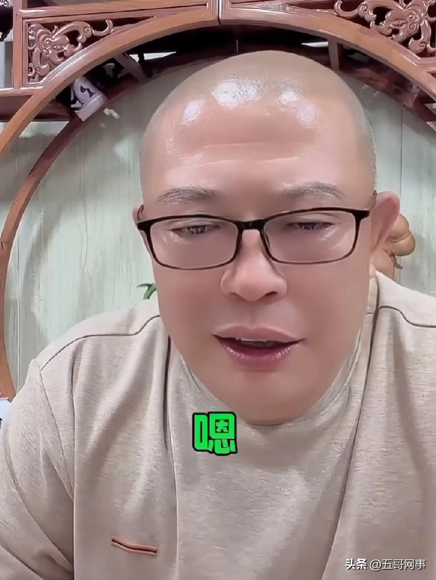 驴爸回应和三驴妈不会复合，称亲子鉴定等手续全都做完了，孩子户口目前落在妈妈那边。