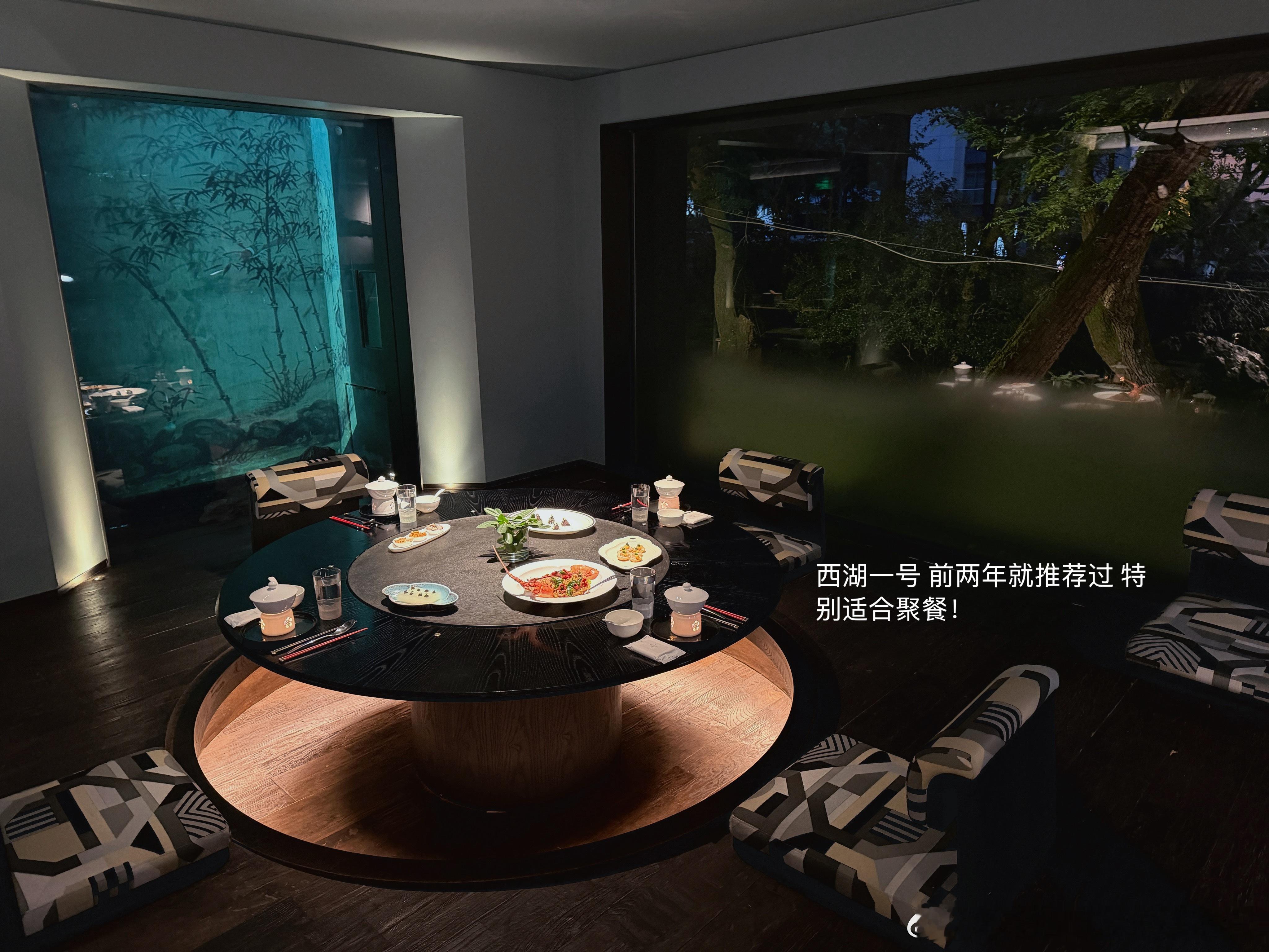 这几天连轴转的在工作[淡淡的]人已累傻前两天跟柳医生聚餐 晚上又跟🍐小黑畅喝到