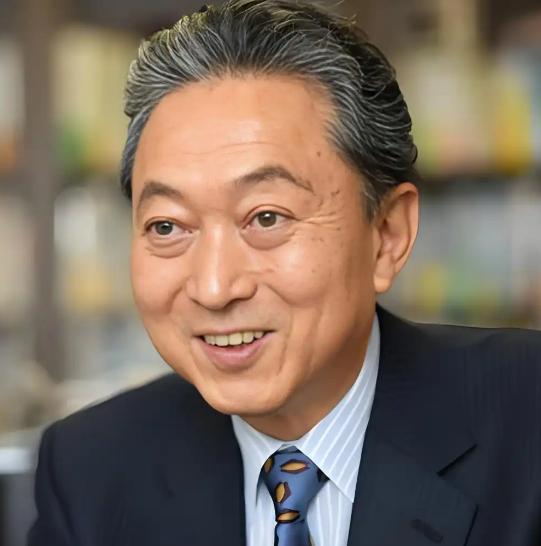 日本政府官员未获邀参加香山论坛，79岁前首相鸠山由纪夫站上北京讲台，公开表示历史