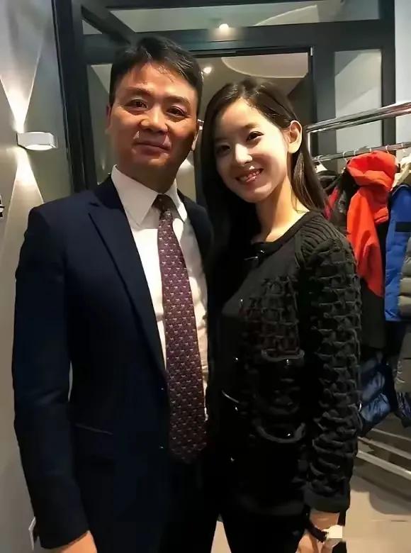 关于他们夫妻俩的争议从来就没有断过，主要就是两个方面！一方面是有人怀疑章泽天是图