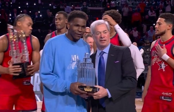 恭喜爱德华兹当选2026NBA全明星正赛MVP，也祝兄弟们除夕快乐。爱德华兹全明