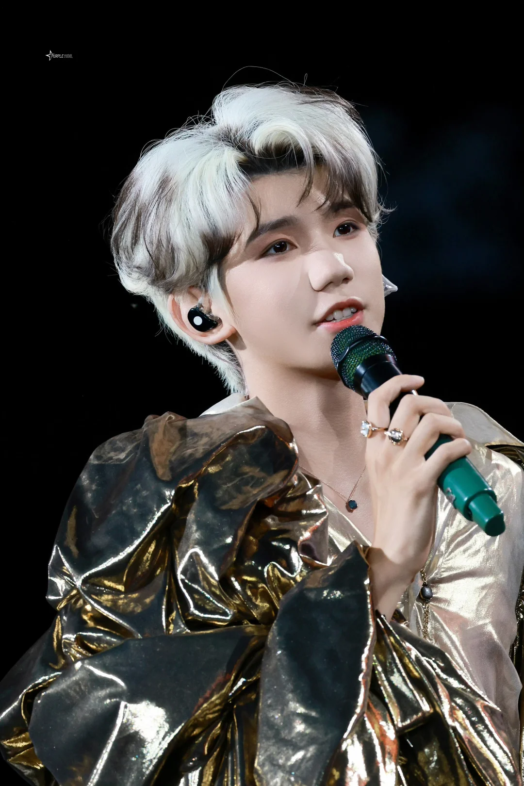 你怎么知道王源哥哥送我花了