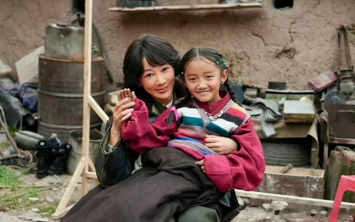 生命树小演员分享和杨紫合照 《生命树》小演员分享了和样子的合照，“温柔得像小云朵