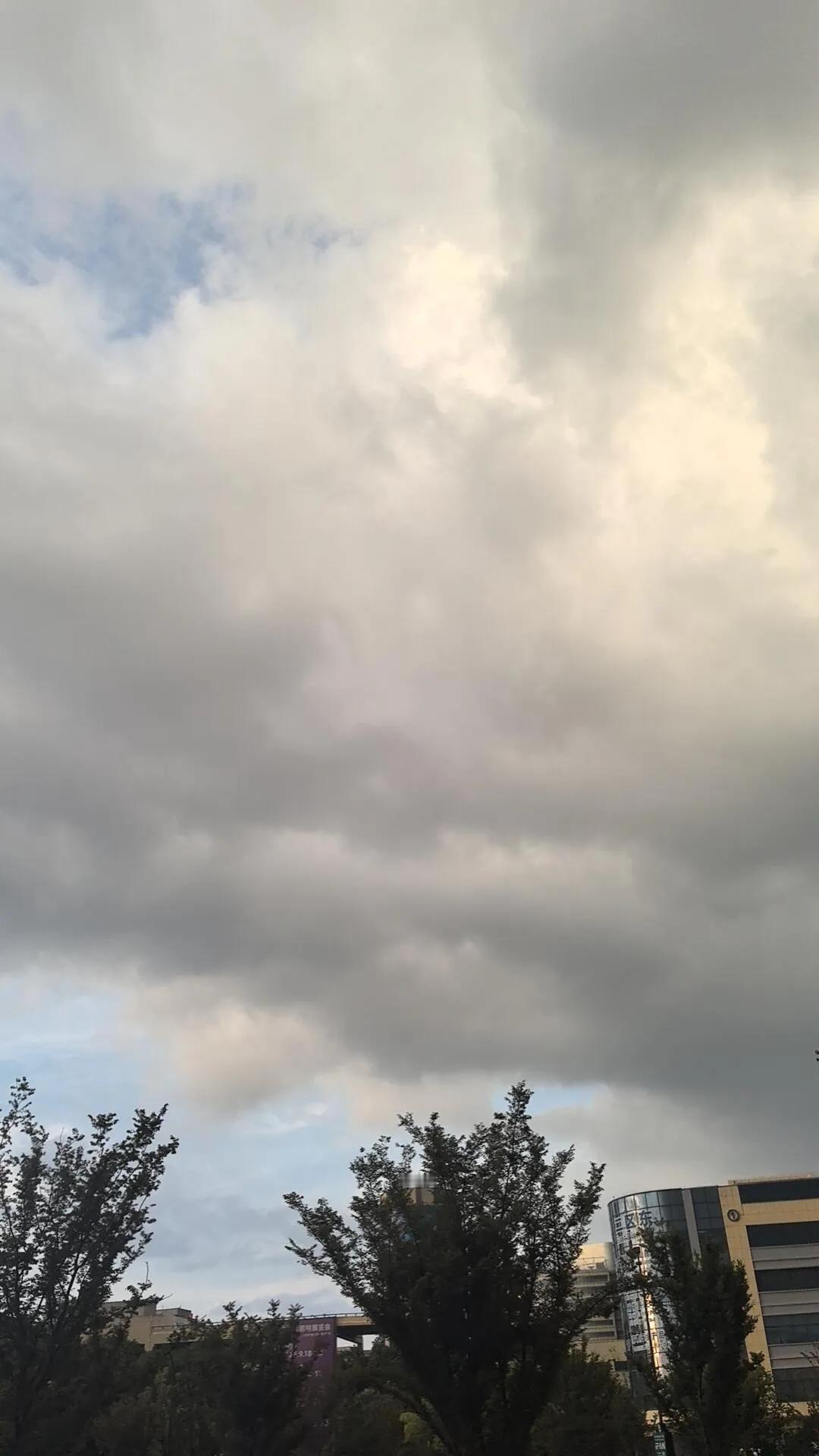 男的想要再婚真的很容易
昨天刚听到的消息，有个亲戚家开加油站的，家里四个孩子，老