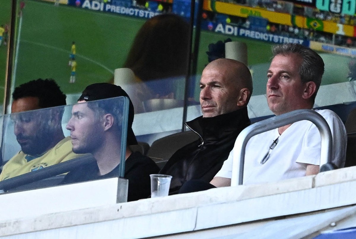 巴西醒醒 这是世界杯Zinedine Zidane 
