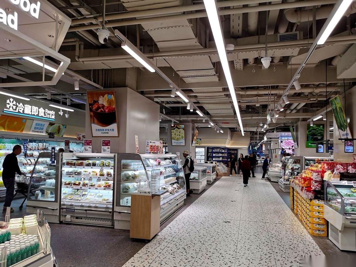 深圳梅林那个家乐福，就这么没了。
真的，一点声音都没有。
二十年前，那可是个神话