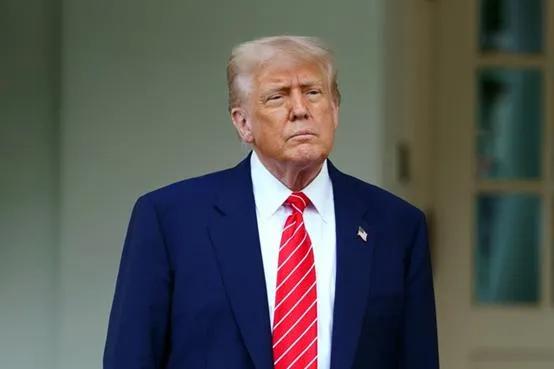 美国总统老特说是他亲手救下了伊朗最高领袖哈梅内伊，使哈梅内伊免于“羞辱性死亡”。