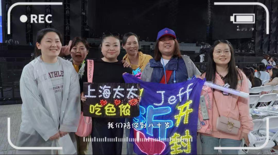 #张信哲回应粉丝唱到100岁# 听完张信哲这么真诚的回应我一个路人都要转粉了，一
