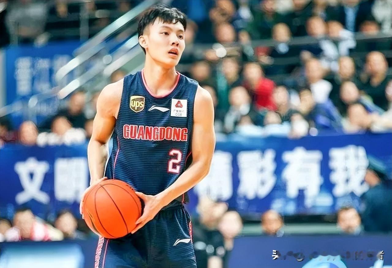 半场结束，广州39-49广东，看看广东队球员得分和正负值，谁发挥最出色！
 
徐