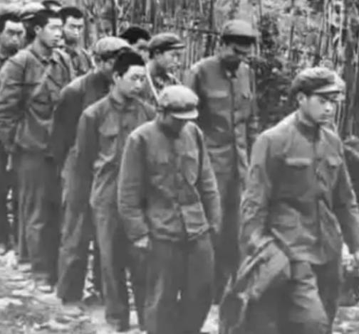 1979 年，战俘完成交换，二百多名战士返回祖国。刚迈过边境线，许世友下达命令：