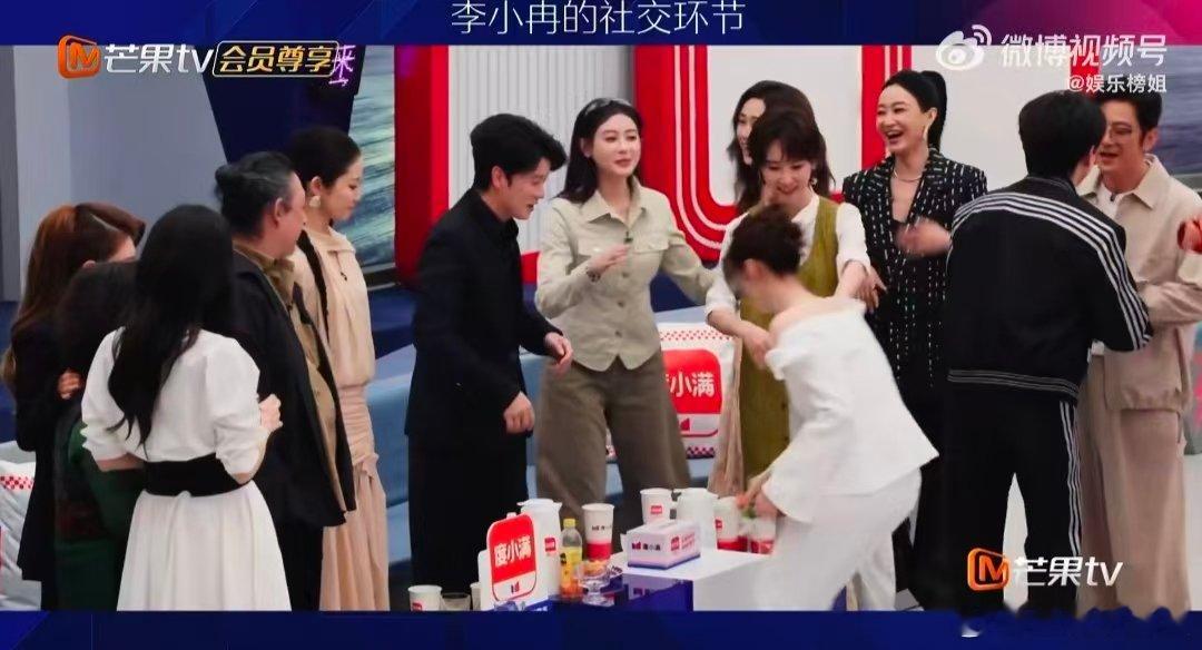 李小冉社交《乘风2026》李小冉社交尴尬又可爱，遇乌兰图雅唱跑调，遇王铮亮认错人