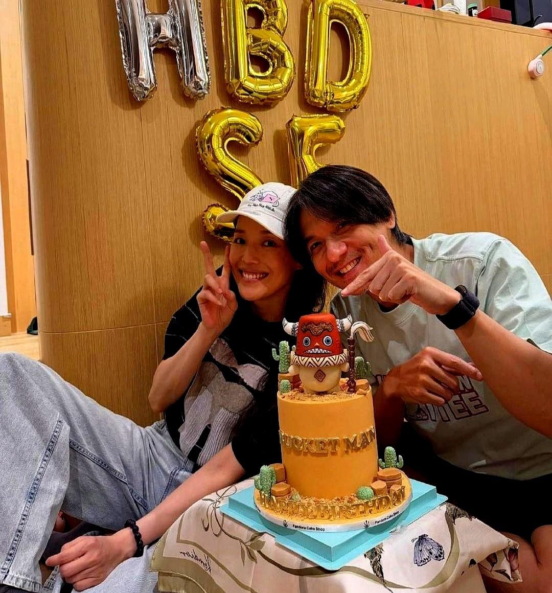 谁规定女人非得生个孩子才算圆满？舒淇偏偏不吃这套。

结婚十年，外界总替她没当妈