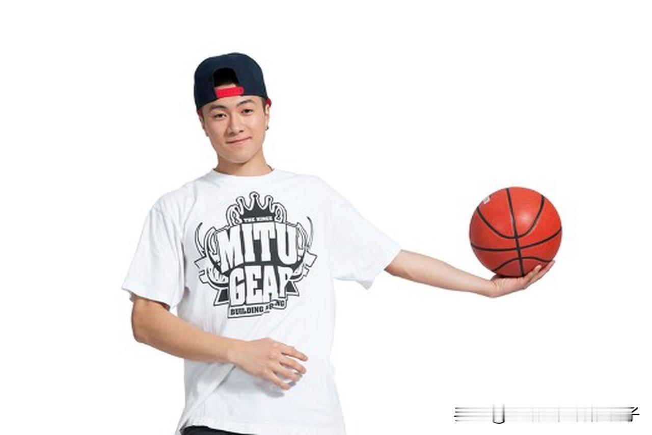 CBA球星点评 CBA里有不少令人印象深刻的球星。就说易建联，他那身体素质，在国