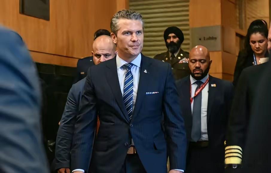 实在让人搞不懂，美国近来似乎得了“综合精神分裂症”，言行越发颠三倒四，不说别的，