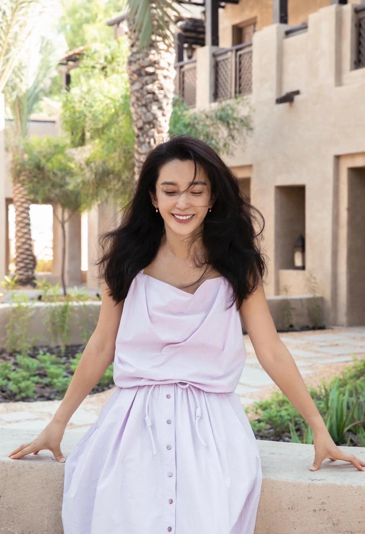 李冰冰这组造型真的绝了，温柔又时髦，中年穿搭模板有了！
 
李冰冰 香芋紫 温柔