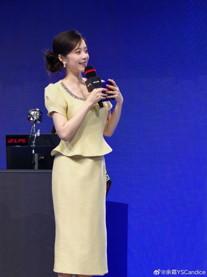 大气温柔又婉约！LPL女主持余霜晒照：淡黄色的长裙