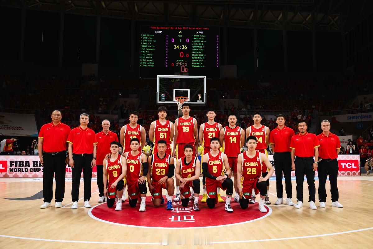 日本不是最强阵容，但还是输了19分……哎……现场的球迷肯定很难受……中国男篮vs
