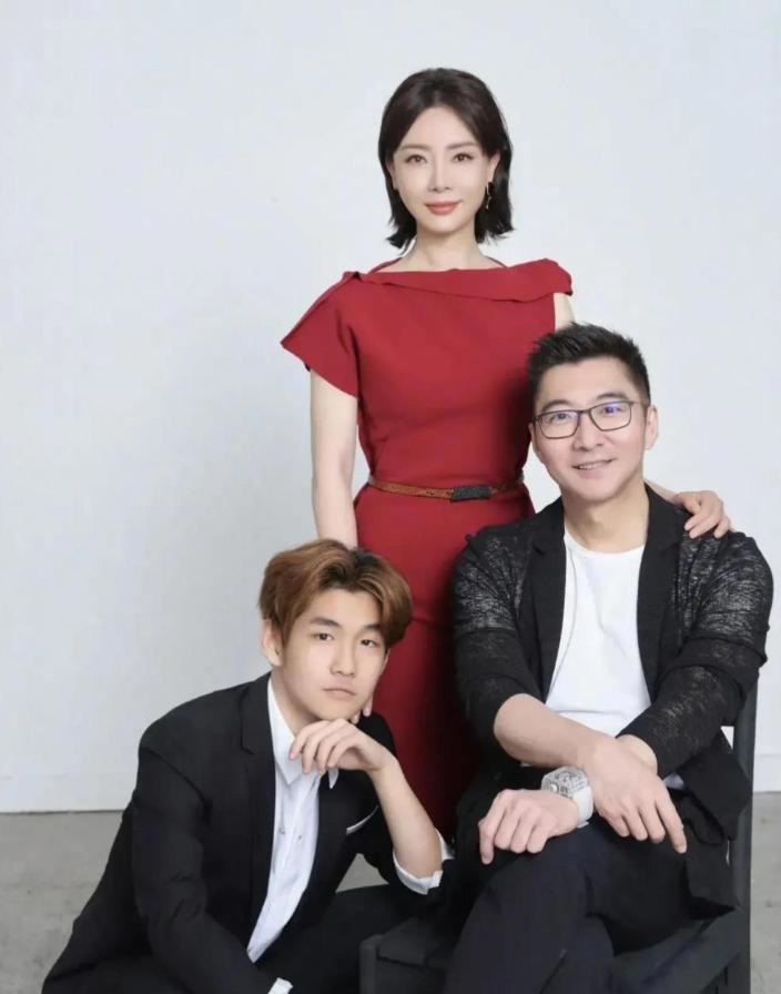 当后妈，是一场豪赌！曾惊艳众人的 “旗袍美人” 陈数，在婚姻里一头扎进...