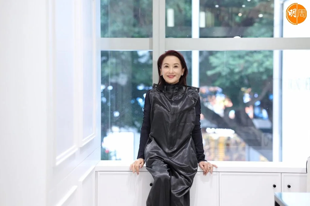 龚慈恩最近在采访中，感恩早年间在无线的前五年，让她攒下了人生第一桶金：“存钱最好