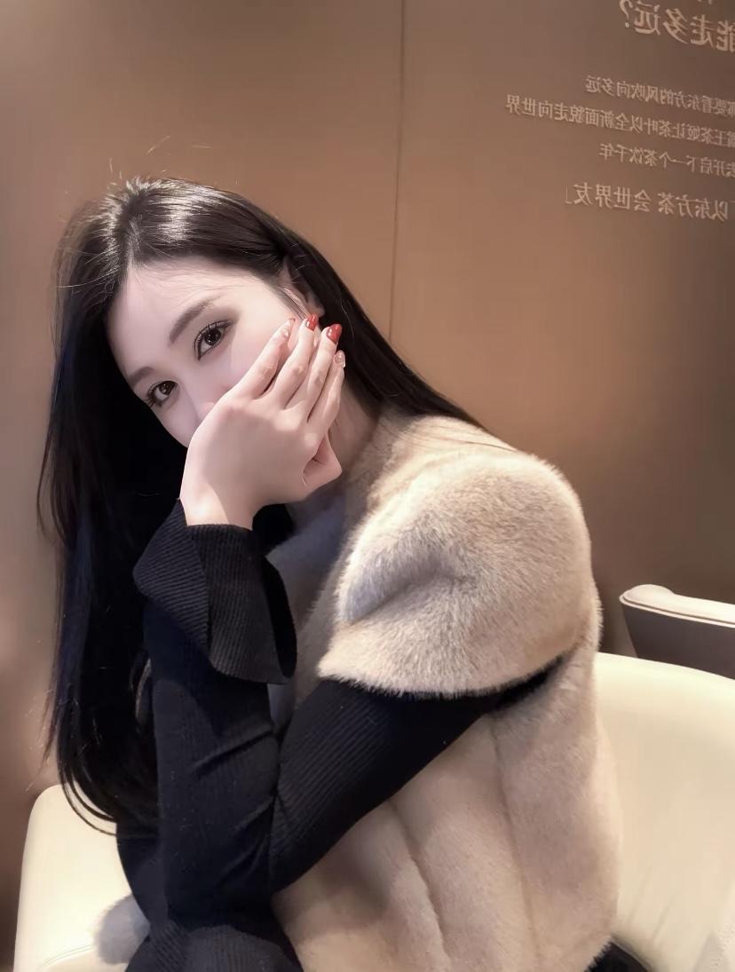 人到中年一定要明白，做人，不要去责怪任何人，合得来就好好相处，合不来就保持距离。