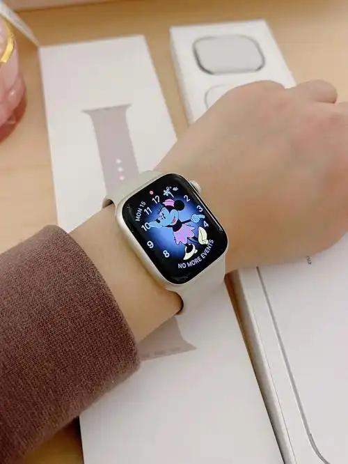 为什么你每次感冒，苹果手表总能比你更早察觉。 
答案就是在你还没有任何咽痛、鼻塞