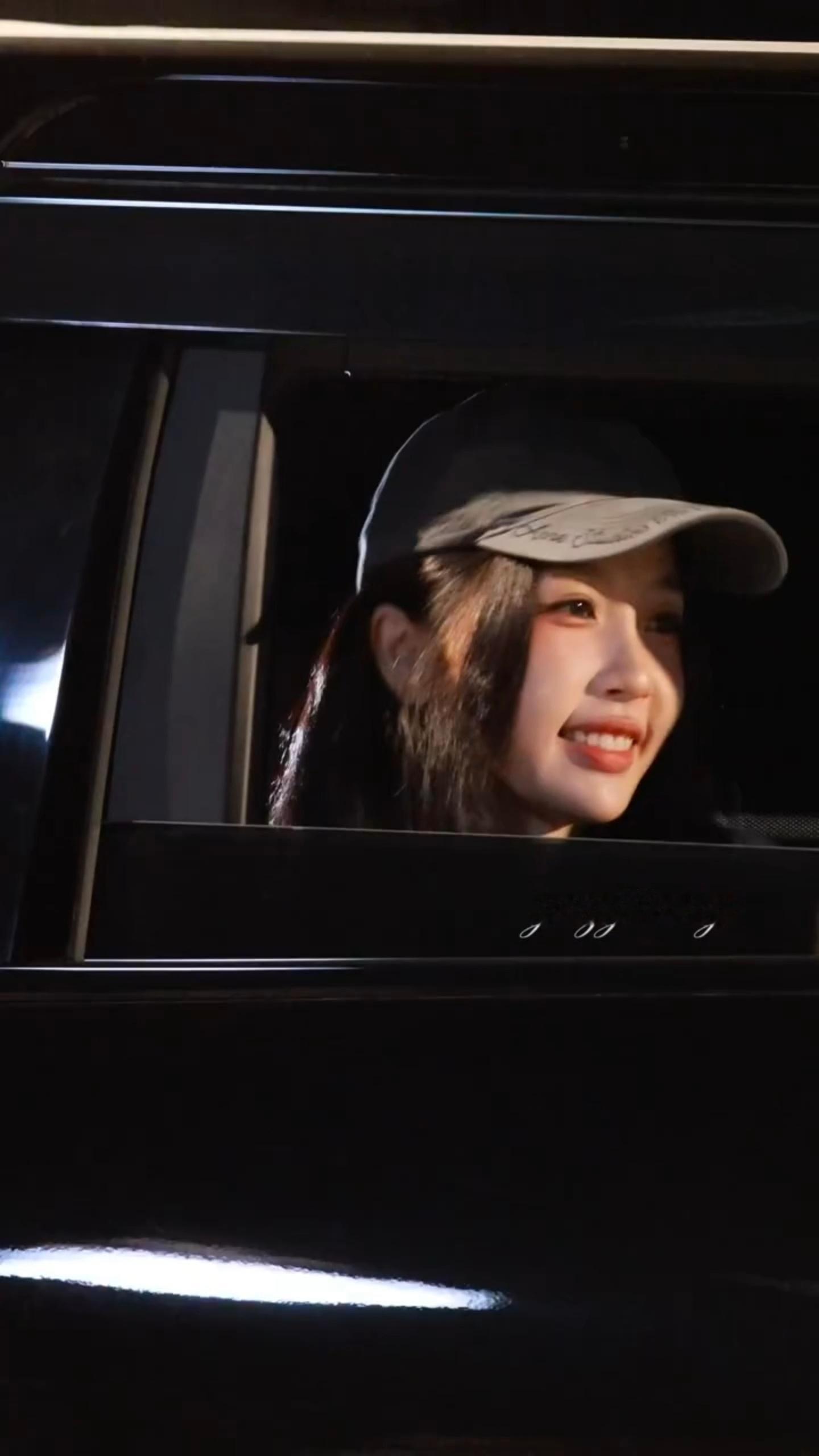 姐姐 你看小石榴的眼神好温柔🥺 