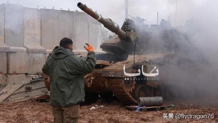 🇮🇱🇱🇧一段显示一辆坦克受损的画面，该坦克遭到了真主党向被占领的北部地区
