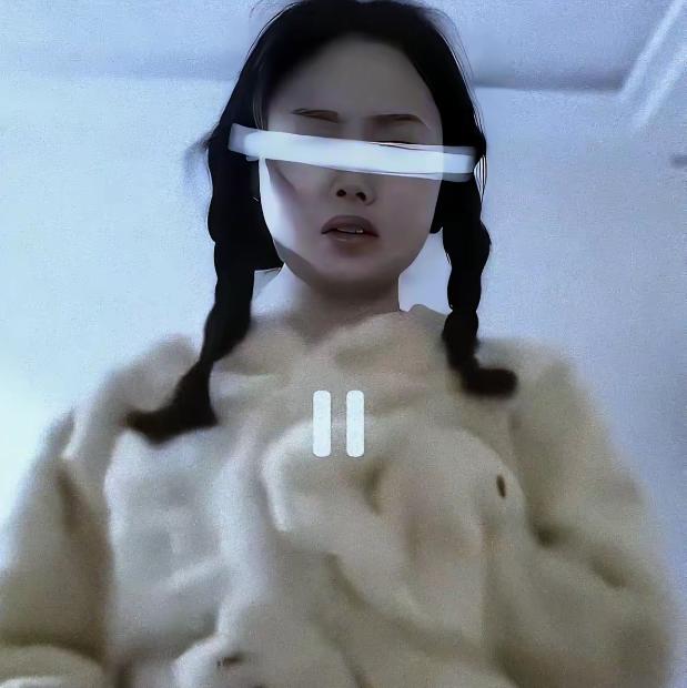 湖北恩施一位宝妈手一哆嗦，把3分钟私密视频甩进了孩子班级家长群。等她反应过来想撤