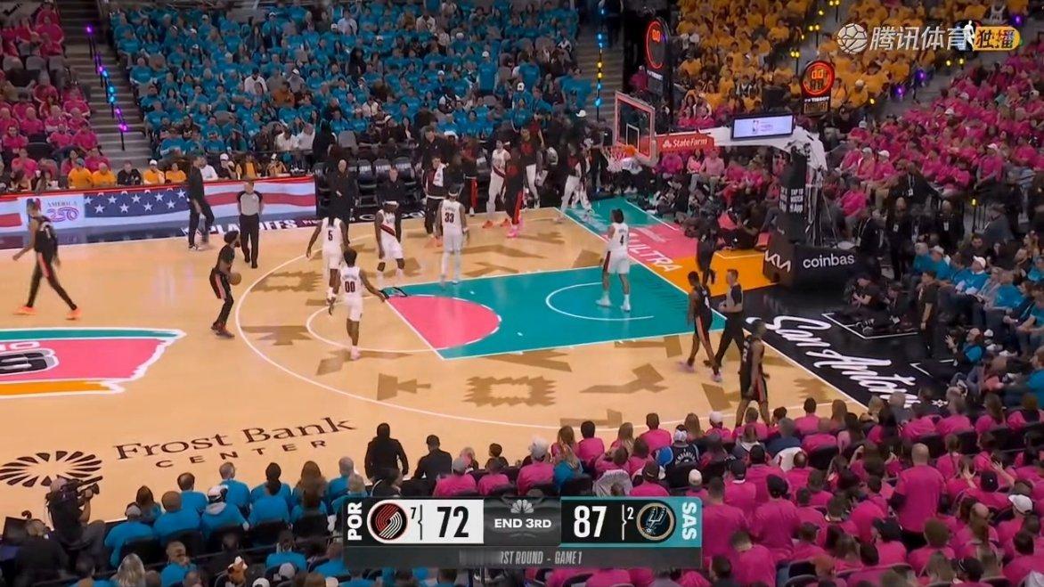 马刺领先开拓者15分进入第四节！开拓者vs马刺
