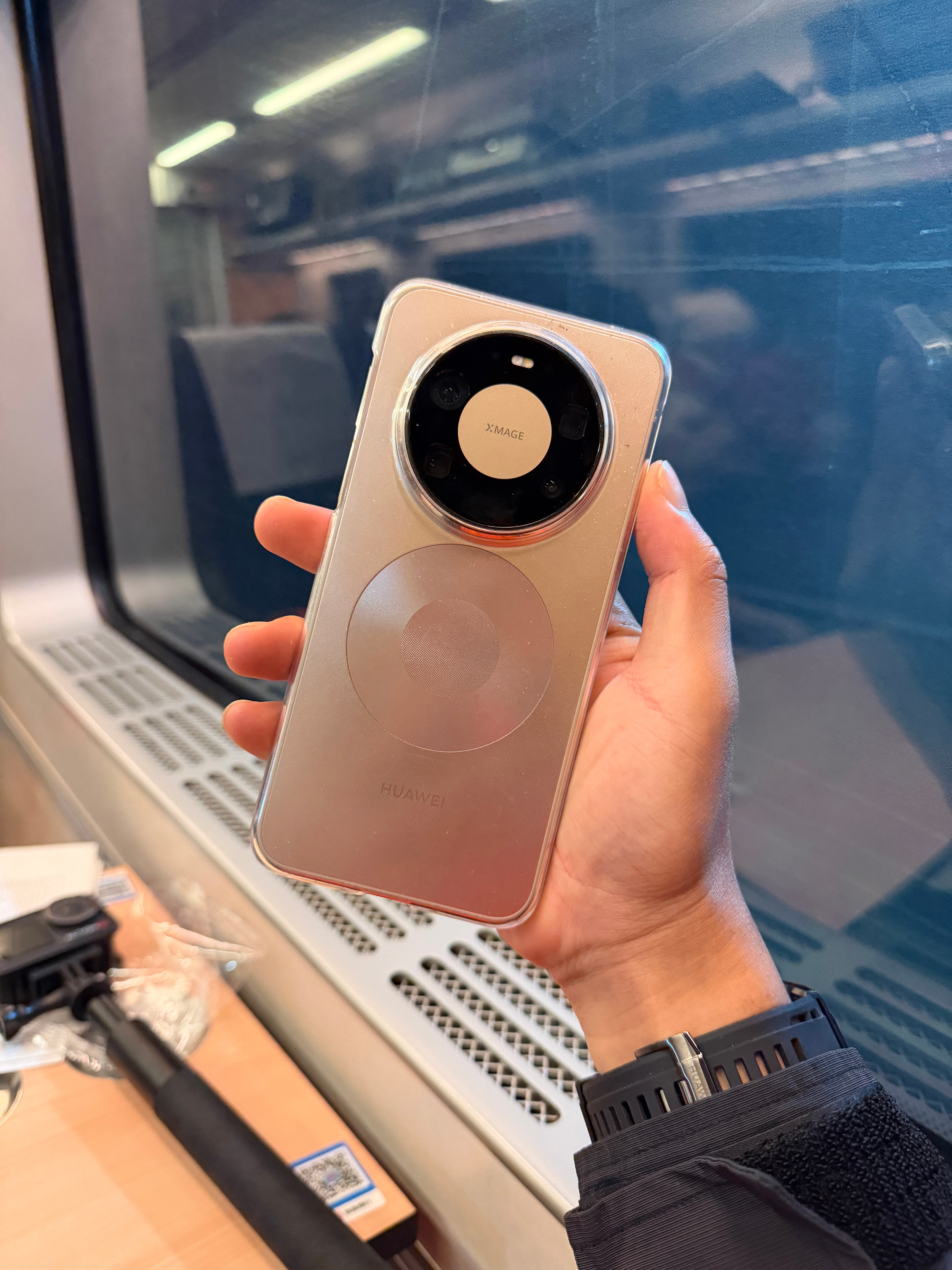 华为Mate80系列强大的AI功能（隔空传送、超能小艺、碰一碰分享）确实能带来很