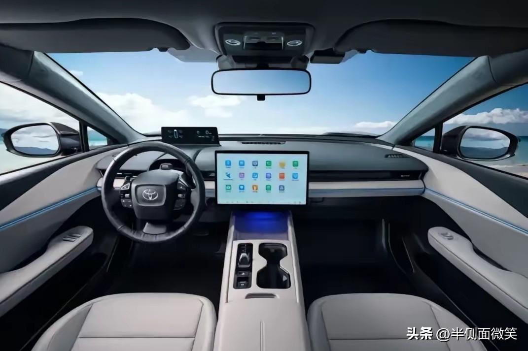 试驾过程中，“丰田品控+比亚迪三电”的组合让我很安心。基于e-TNGA纯电平台打