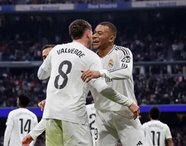 作为西甲联赛的卫冕冠军，休赛期签下姆巴佩的皇家马德里，并没有像球迷预期那样，踢出