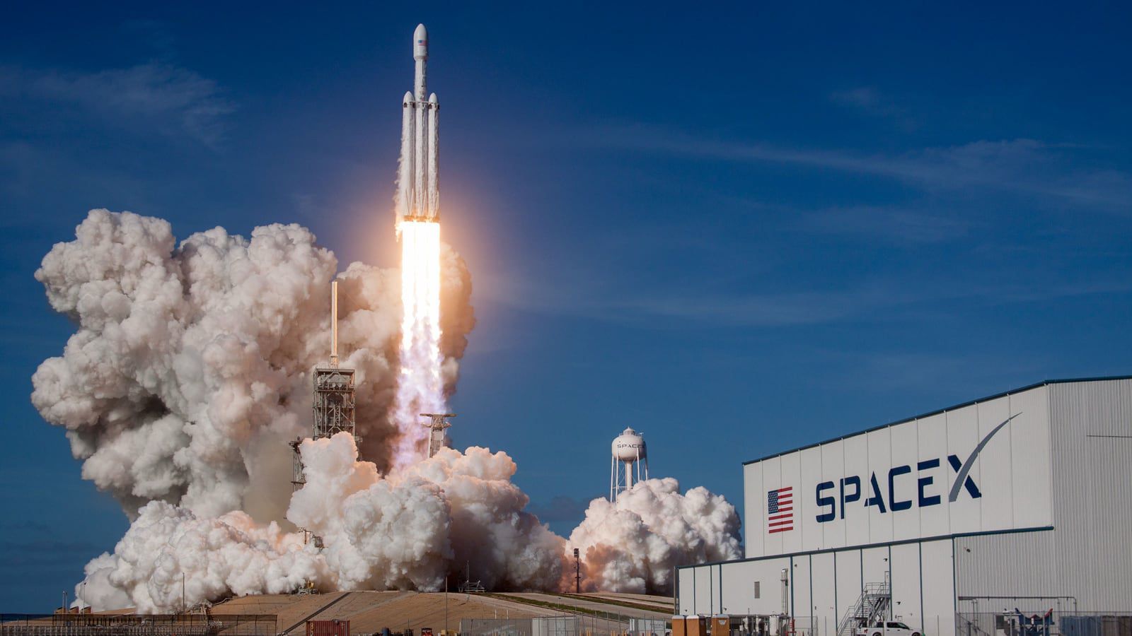 【Elon Musk 的 SpaceX 展示了 AI 设备原型】据《华尔街日报》