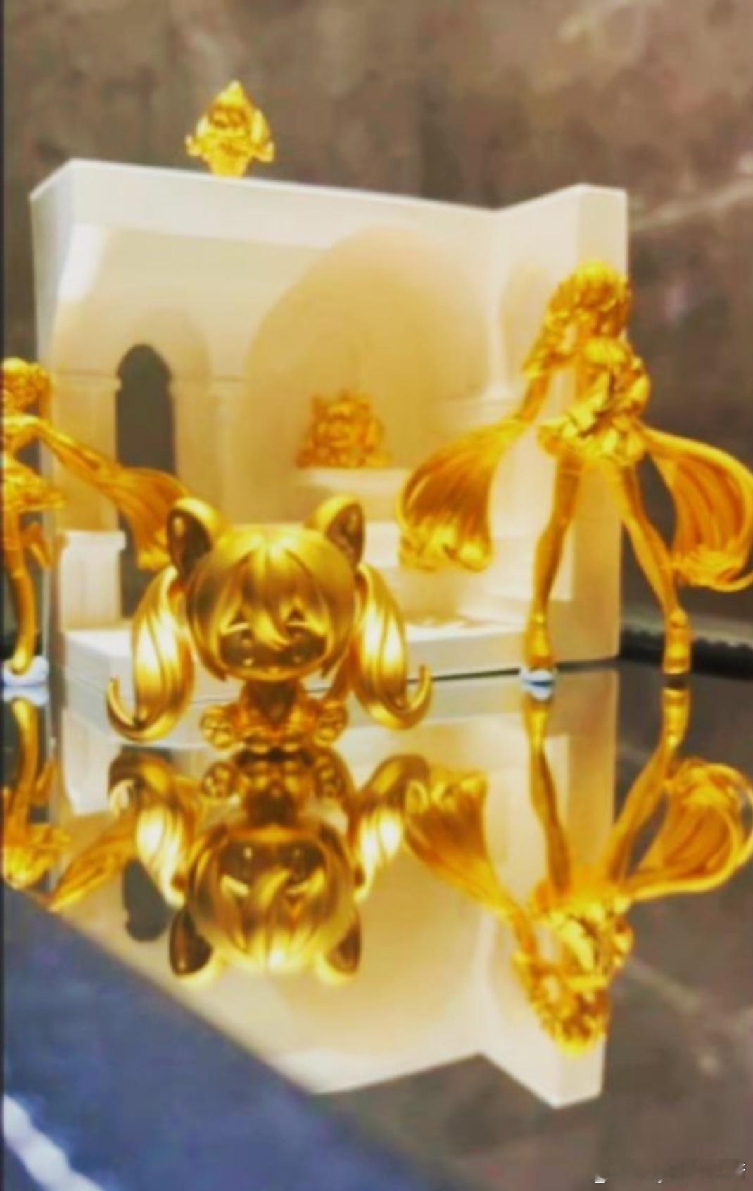 痛金为心仪角色砸的“痛金”，是藏在热爱里的小确幸。周边到手的瞬间，所有烦忧都消散