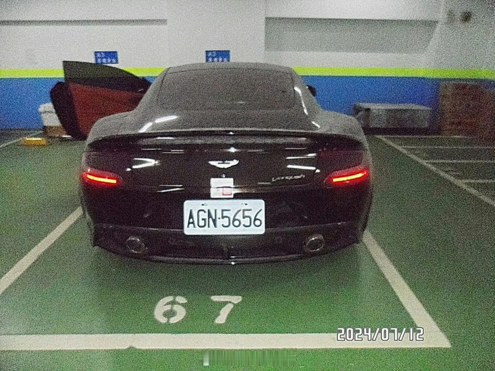 #大S拍卖汪小菲豪车##台北法院拍卖汪小菲豪车# 哇哦这么贵 ​​​