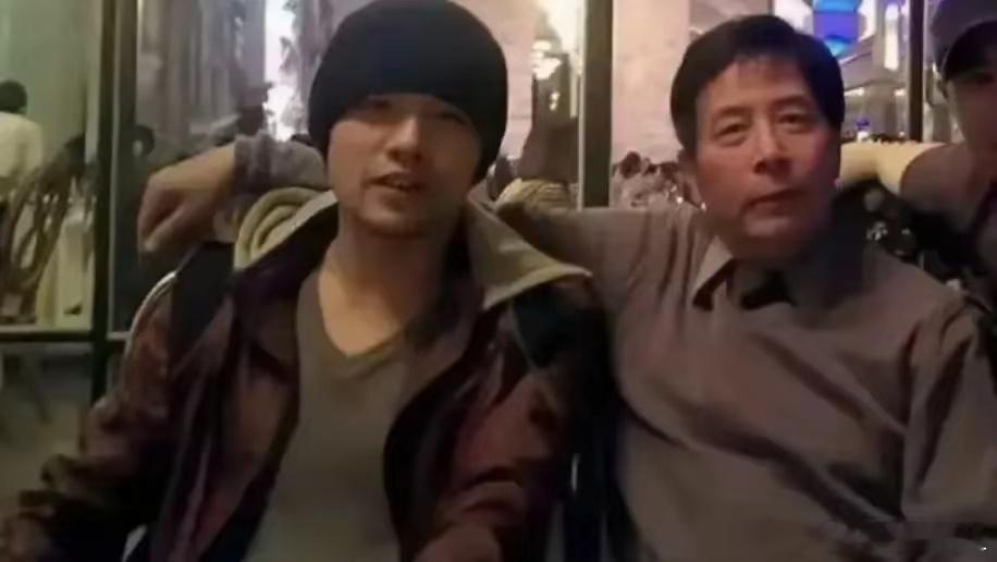 “坏爸爸”的形象一直跟着周爸，传了整整23年！这次周董终于辟谣：“那是改编自朋友