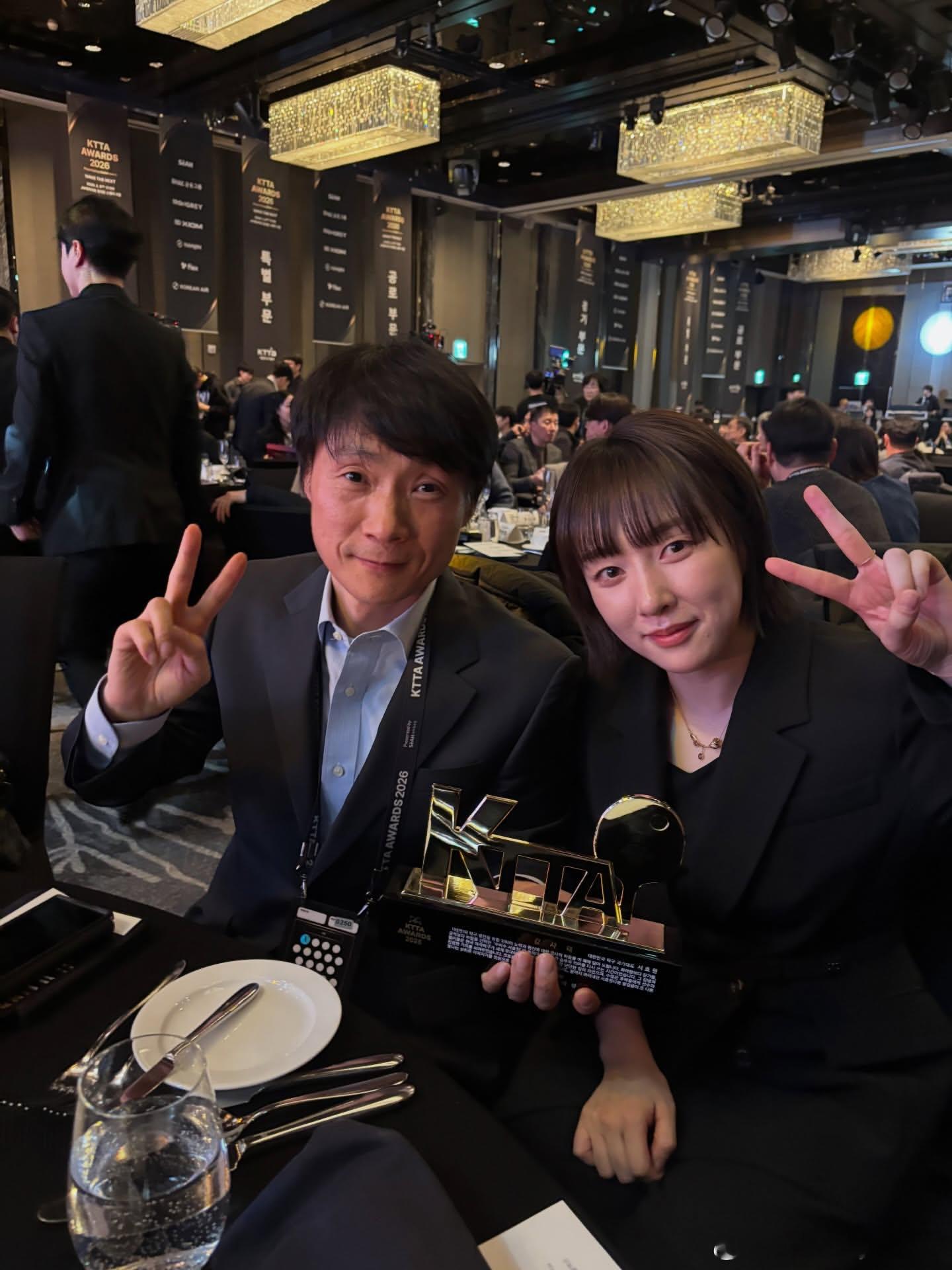 徐孝元：在我作为运动员的生涯中，比任何人都更加辛苦付出的朴相俊教练。一直在我身边