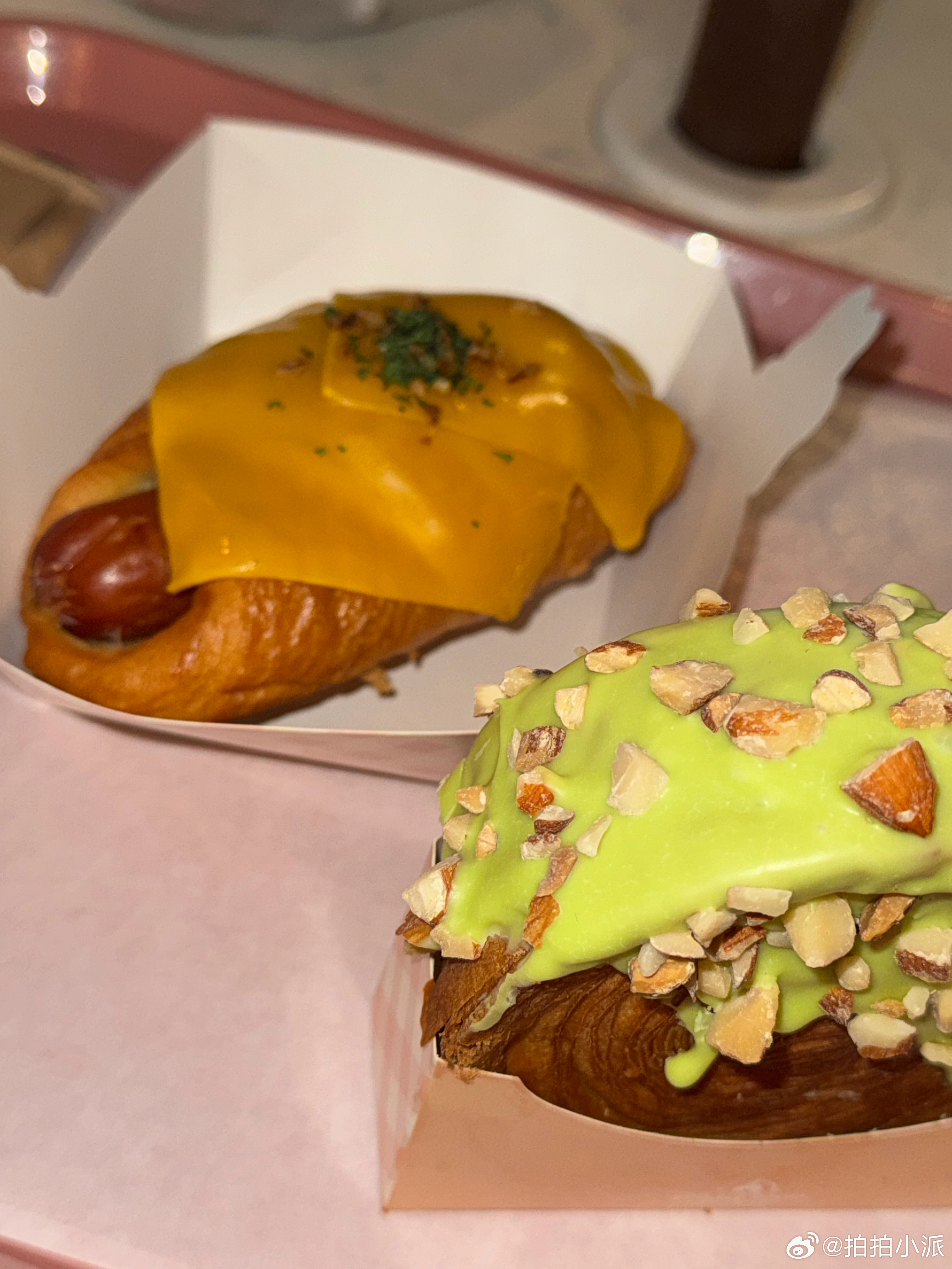 实话说迪士尼里的吃喝玩乐都不便宜，但是我和朋友都是主打的来都来了，在能力范围内都