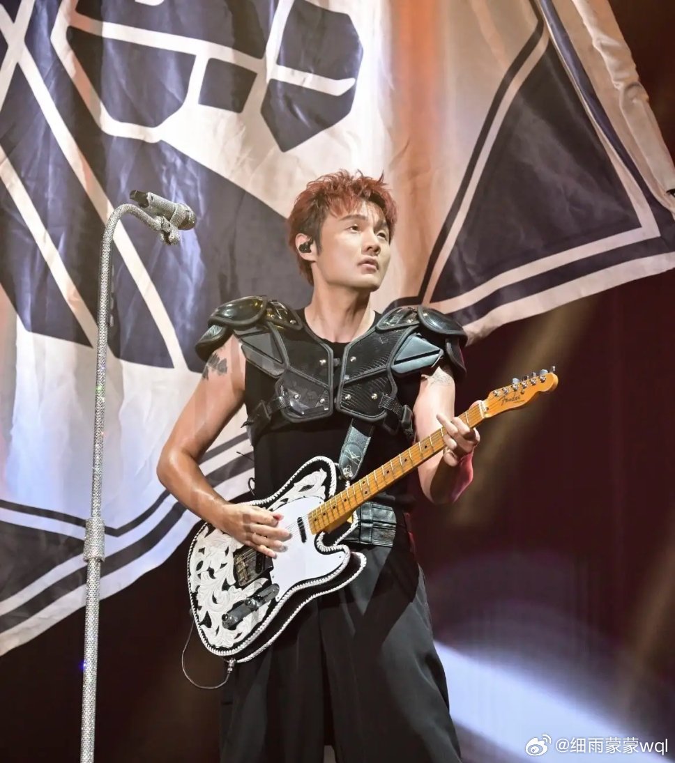 李荣浩 抄袭 李荣浩维权热度居高不下，网友却直接翻出旧账：他自己才是抄袭争议常客