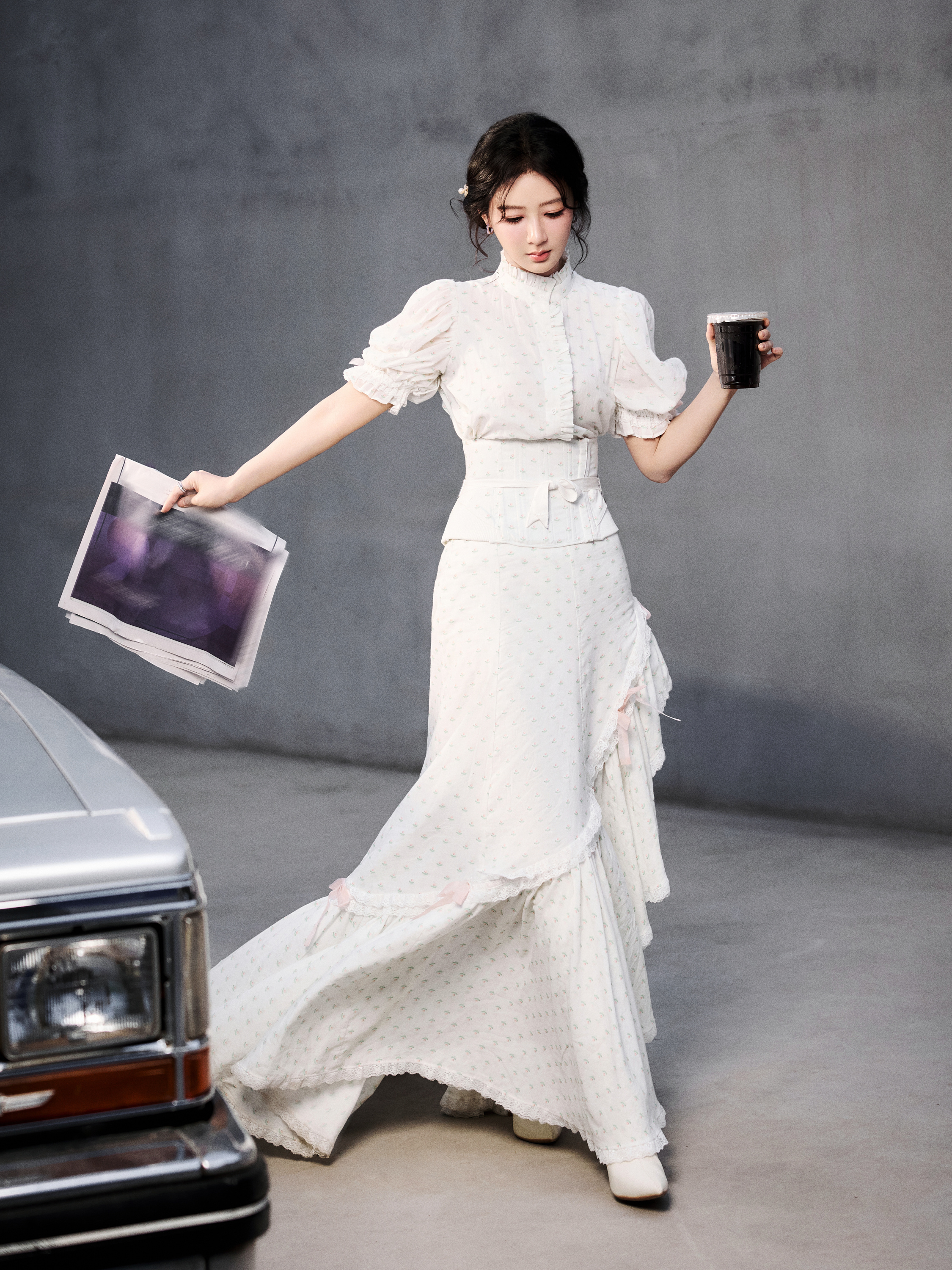 杨紫 in BOLON暴龙眼镜品牌直播活动Look，身着Selkie 26秋冬系