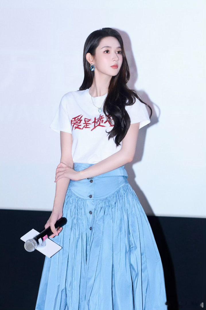 王玉雯回应出演爱是愤怒王玉雯明媚王玉雯回应饰演《爱是愤怒》陈菜菜的感悟，直言这是